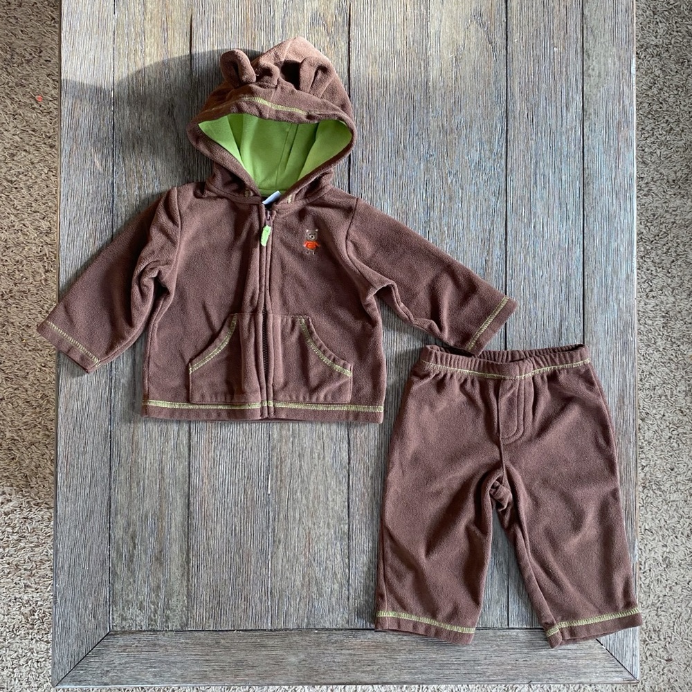4/$20 Carter’s 2 piece sweatpants/sweatshirt outfit 6 months